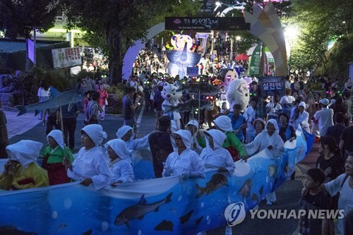 푸른 하늘 가을 정취 물씬… 전국 축제장·관광지 '북적'