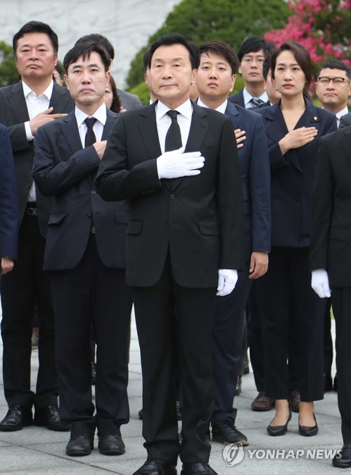 손학규 "문대통령 '소득주도성장 잘못없다'고 하면 협치 안돼"