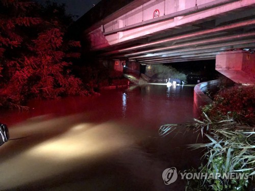 밤사이 또 시간당 70mm 물폭탄… 전국 곳곳서 도로·주택 침수