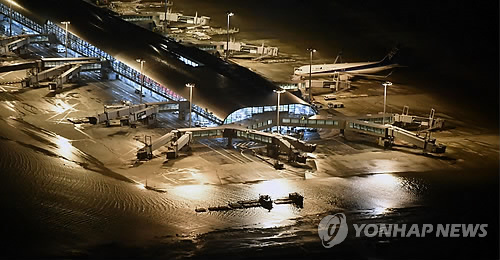  '최악' 태풍 제비에 日11명 사망… 간사이공항 폐쇄로 5000명 고립