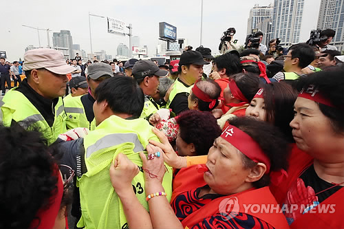 노량진수산시장 강제집행 또 무산…상인·집행관 물리적 충돌