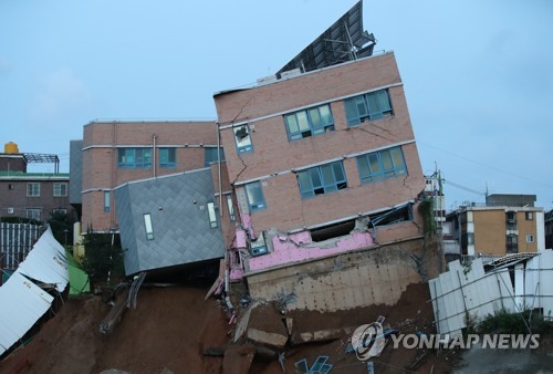 가산동·상도동 아찔한 흙막이 붕괴 '닮은꼴'… 건물안전 비상