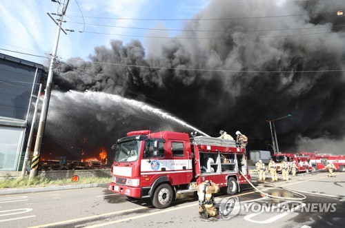 인천 가구창고 화재 3시간만에 거의 진화…공장·창고 10곳 피해