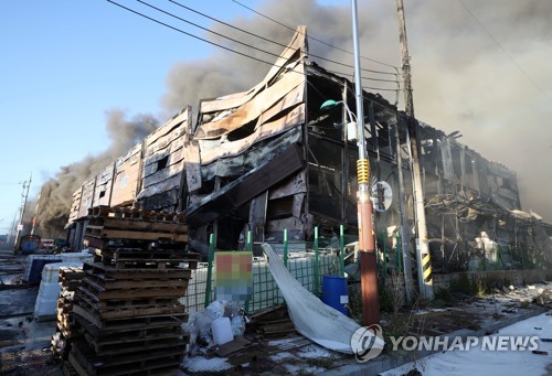 인천 가구창고 화재 3시간만에 거의 진화…공장·창고 10곳 피해