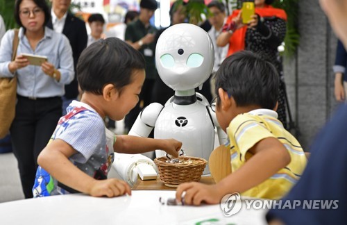 日서 아바타 로봇이 전신마비 환자 대신 일한다