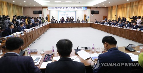 與, 경기·인천 찾아 부동산대책 논의… 토지공개념 실질화 강조