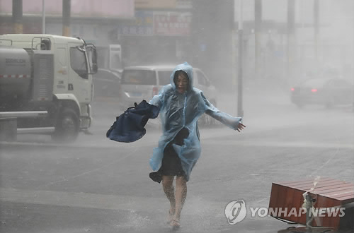 태풍 '망쿳' 필리핀·중화권 강타… 사망자 100명 넘을듯