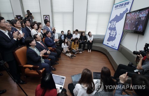 [평양정상회담] '11년 전 떠올리며' 민주, 남북정상 만남에 환호·감격