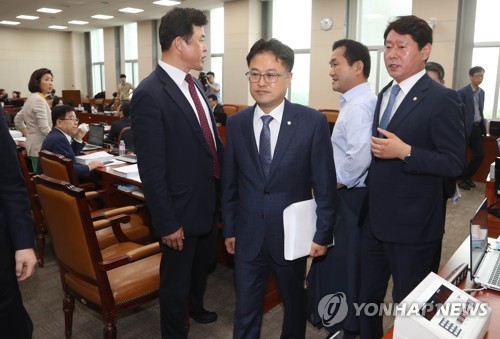 여야 대치에 국감 일정부터 난기류… '기재위 빠진 국감' 되나