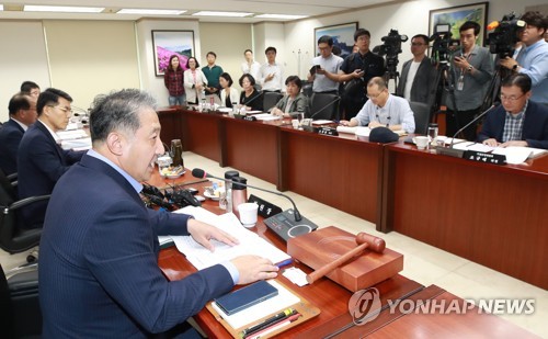 흑산공항 심의 또 연기… 10월 5일 이전 재논의키로