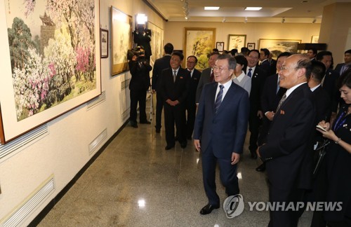 [평양정상회담] 문대통령, 만수대창작사 관람…"예술이 남북 다리 되길"