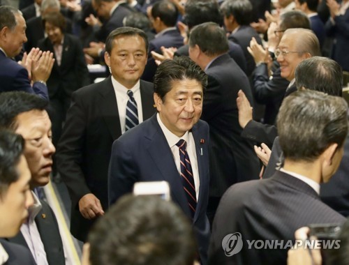 日 아베, 자민당 총재 3연임 성공… '전쟁가능 국가' 개헌 나선다