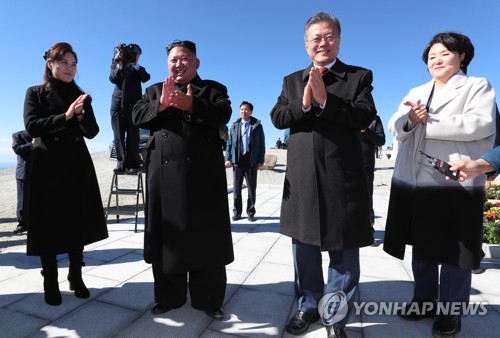 김정은 위원장 한라산 오를까…정상부 헬기 착륙 가능