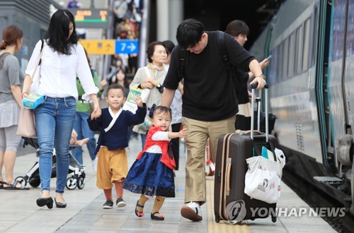 '설렘 가득' 고향 가는 길… 전국서 민족 대이동 시작