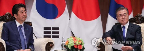 문대통령 "북일회담 성사 협력"…아베 "김위원장과 마주보겠다"