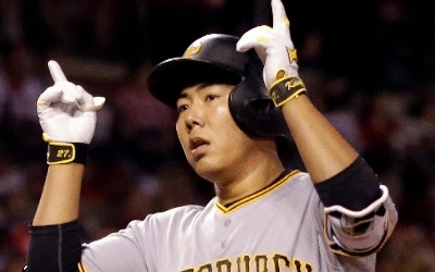 강정호, 2년 만의 MLB 복귀전…7회 대타 안타