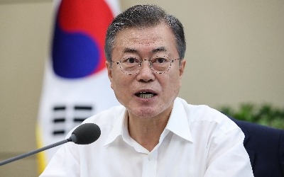 문대통령, 역사적 여정 돌입… 靑 떠나 헬기로 서울공항 도착