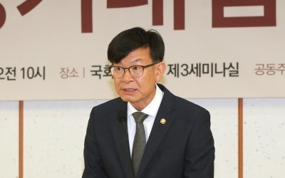 변호사단체 "김상조, 삼성 지주사 전환 압박"…검찰 고발