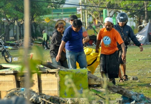 '3m 쓰나미' 밀어닥친 인도네시아 술라웨시 섬  /사진=AP