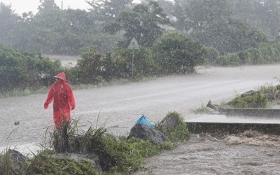 제주도 전역 호우주의보 확대… 시간당 20∼30㎜ 비