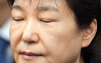 "법치 빌린 정치보복" 주장 박근혜, '국정농단' 상고도 포기