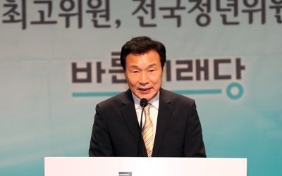 손학규 취임 첫날 현충원 참배·당 회의 주재