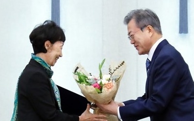 문대통령 "정부에 쓴소리 되더라도 할 말 하는 인권위 돼야"