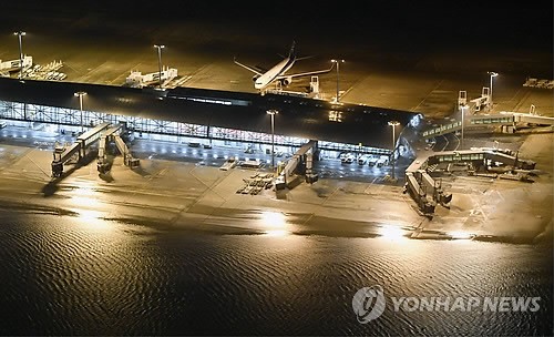 태풍 제비로 日간사이공항 폐쇄…고립된 5천명 버스·배로 탈출