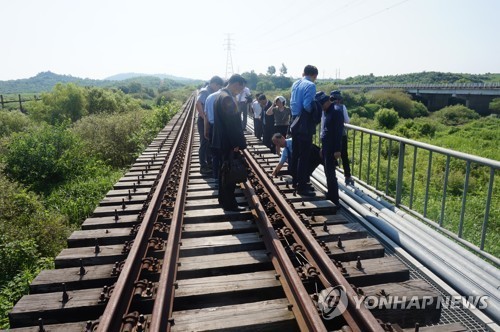 美국무부 관계자, 남북 철도조사에 "특정분야제재 이행해야"