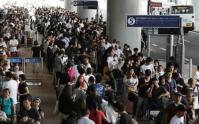 아베 "태풍 피해 간사이공항, 내일 국내선 운항 재개할 것"