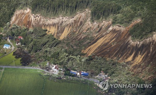 日 홋카이도 강진으로 1명사망·30여명 실종… 100명이상 부상