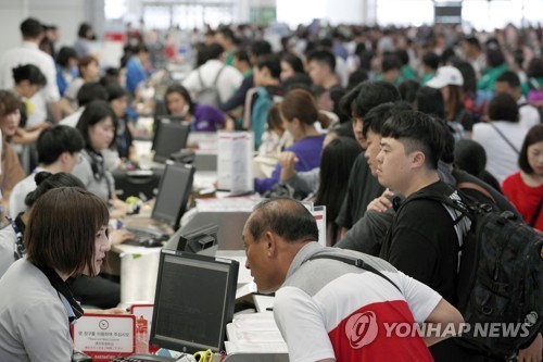 日 신치토세공항 국제선 운항 재개… 한국인 여행객 속속 귀국길