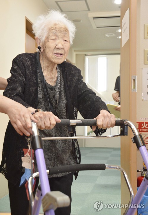 日100세 이상 7만명 생존 '사상최다'… "장수비결은 먹는 즐거움"