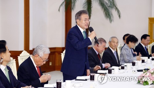 평양行 앞둔 문대통령… '강한 국방' 앞세워 안보불안 잠재우기