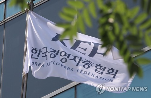 靑 고용노동비서관, 경총회장 면담… "재계 달래기" 관측