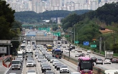 고속도로 정체 풀려… "내일 새벽 4시부터 하행선 다시 정체"