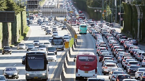 부산→서울 8시간 정체 계속… "25일 오전 3∼4시 해소"