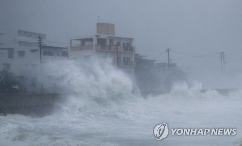 초강력 태풍 '짜미' 日 강타… 하늘땅 교통 마비·최소 72명 부상