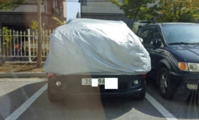 [와글와글] '지프 쌍욕남' 차량 포착…이목 피해 커버 덮어 '꽁꽁'