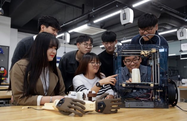 인제대 학생들,3D프린트로 만든 전자손 기부