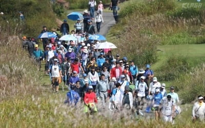 [포토] 김하늘조 따라 이동하는 갤러리