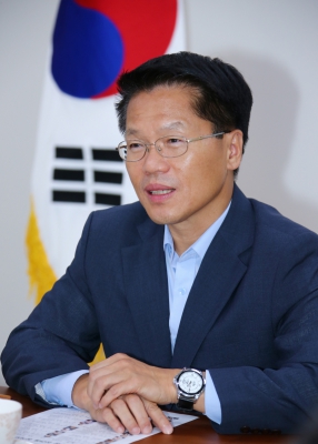 한경호 행공 이사장 "중위험-중수익 해외대체투자 늘릴 것"