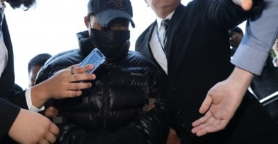 '강서구 전처 살해' 피의자 법원 출석…딸들 사형선고 청원 질문에 '묵묵부답'