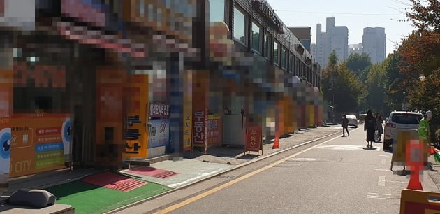 서울 지하철 8호선 송파역 앞에 밀집한 부동산 중개업소들. 전형진 기자
