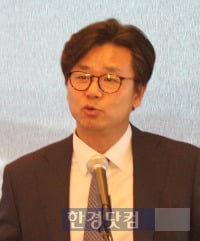 발언하는 강진모 회장. / 사진=아이티센 제공