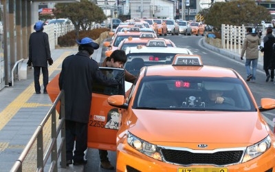 서울 택시요금 30% 오를 듯…기본요금 4000원으로 인상 유력