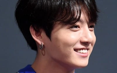 방탄소년단 정국, 발꿈치 부상…"안무 없이 투어 진행"