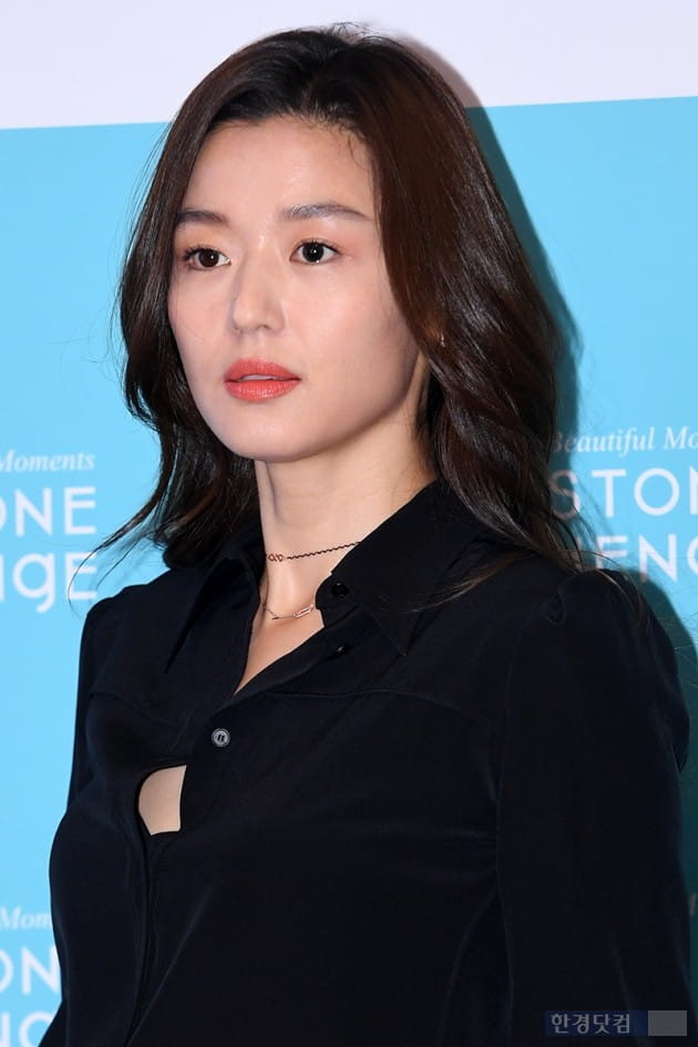 [포토] 전지현, '가까이서 볼수록 더 아름다워~'