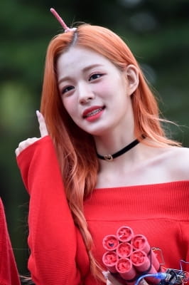 [포토] 프로미스나인 이채영, '눈 뗄 수 없는 깜찍 미모~'