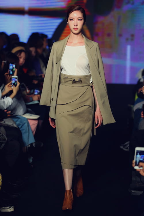 [포토] 모델 김은진, 여성미 돋보이는 런웨이 스타일링